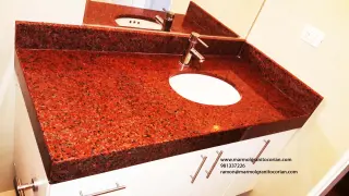 GRANITO ROJO BRASILIA: EL COLOR QUE CONVIERTE UNA SUPERFICIE EN PROTAGONISTA