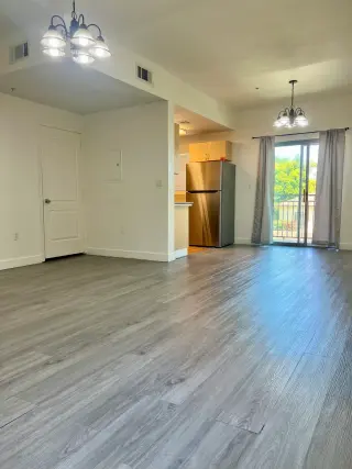 Apartamento de 2 Recámaras y 2 Baños en Renta Van Nuys 2 Bedroom Bath Apartment