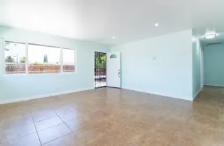 BELL GARDENS Se renta casa duplex muy amplia,de aproximadamente 1150 pies