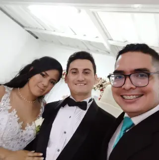 Animador de matrimonios cristianos, quinceañeras y todo evento social.
