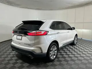 2019 Ford Edge Titanium - SUV FWD con motor 2.0L