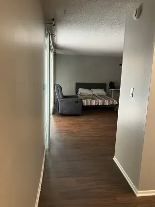 Espacio tipo estudio privado en Redondo Beach – Servicios incluidos – $1,700