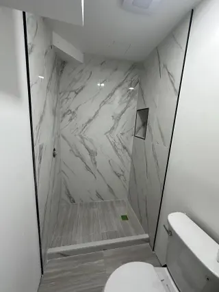 Instalación de Ducha Moderna