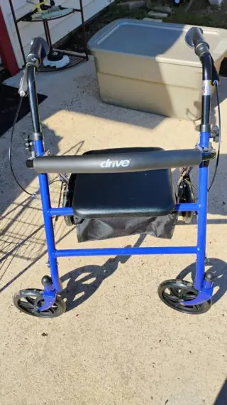 Rolling walker with a seat for Seniors