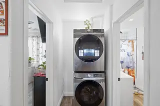 2 bedrooms 1 bathroom