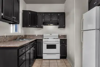 Apartamento de 4 recámaras y 2 baños en renta!