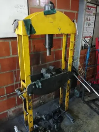 Otro Taller De Rectificado de Motores Bueno