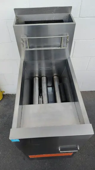 Freidora Comercial Frymaster de Gas Natural – Funcionando