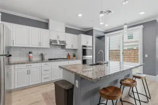 FONTANA, CA - ¡Su próximo hogar le espera! Bellamente renovada!