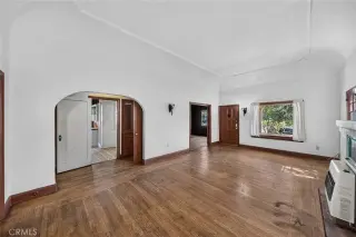 Casa clásica de 3 dormitorios en Highland Park con estilo español