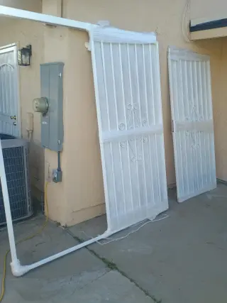 Garage door  y Windows repair.