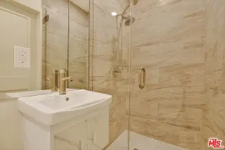 4 APARTAMENTOS RECIÉN RENOVADOS DISPONIBLES