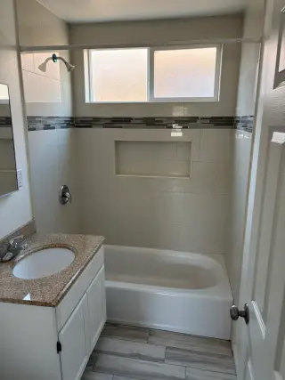 South Gate - 2 Recámaras y 1 Baño Hermoso Apartamento Renovado