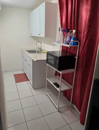 Cuarto disponible para rentar