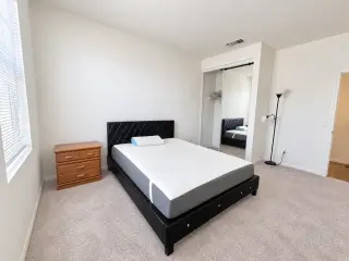Habitación amueblada en alquiler – Riverside, CA