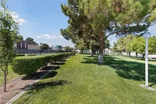 Casa 3 Recámaras/3 Baños, 1,840SF (89121) ¡Garage para 2 Carros y Patio Privado!