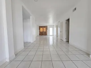 ¡Oportunidad única en la codiciada zona de East Hialeah!