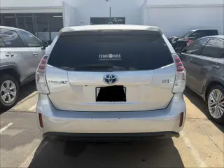 Toyota Prius V 2015 - Wagon Eficiente en Combustible con 5 Puertas