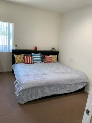FULLY FURNISHED SHARED/STUDENT HOUSING MINUTES TO CAL STATE LA!!