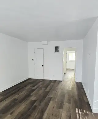 Hermoso Apartamento de 2 Rec / 1 Baño Totalmente Remodelado – Listo para Mudarse