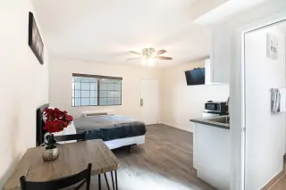 Estudio Amueblado en W 3rd St $1,295 - Westlake