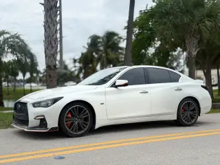 Infiniti Q50 2020 - Elegancia y Desempeño en Miami