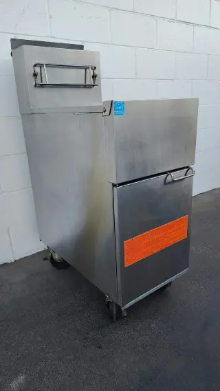 Freidora Comercial Frymaster de Gas Natural – Funcionando