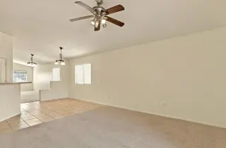 Bright & Sunny Home Ready to Move In