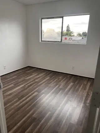 Apartamento de dos recâmaras em segundo piso