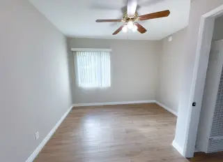 BUENA PARK CA Un dormitorio con estacionamiento
