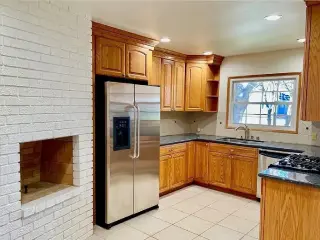 clean & bright beautifully renovated