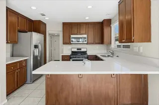 3 dormitorios, 2 baños, listo para habitar.