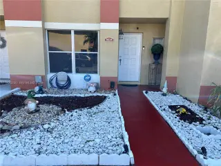 Hermoso Townhouse para la venta 2/2.5