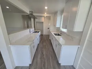 Venga a ver esta hermosa casa recién renovada.