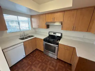 Glendale: 2 recámaras con balcón | $2,695/mes