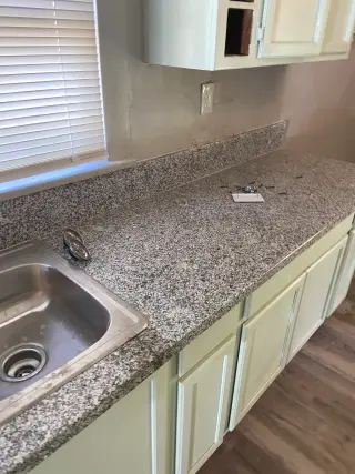 3 bdroom 1 bath house in bakersfield for rent