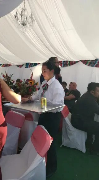 Servicios de Meser@s Elegantes para Eventos