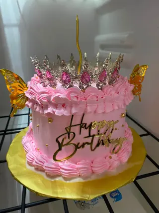 Exhibidor de Pasteles Elegante para Quinceañera