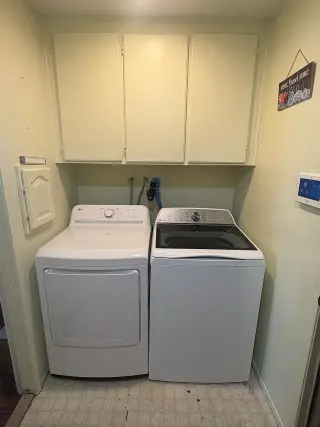 1BEDROOM AND 1BATHROOM AVAILABLE