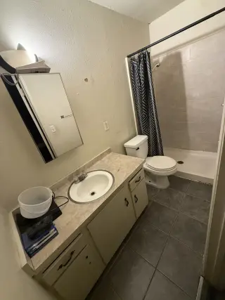 Habitación Espaciosa en Alquiler en Vecindario Tranquilo