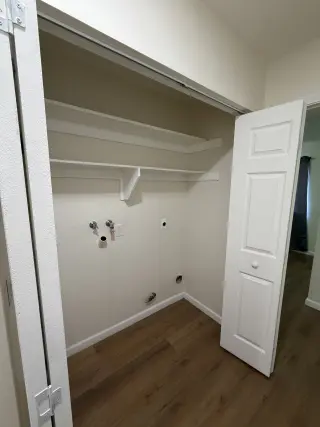 Townhouse 2 bed/ 2.5 bath