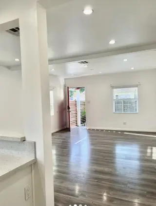 2 habitaciones y  2 baño,