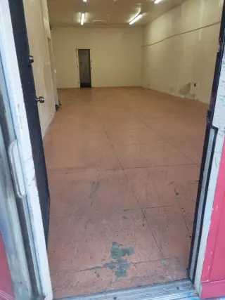Espacio comercial con su propio baňo