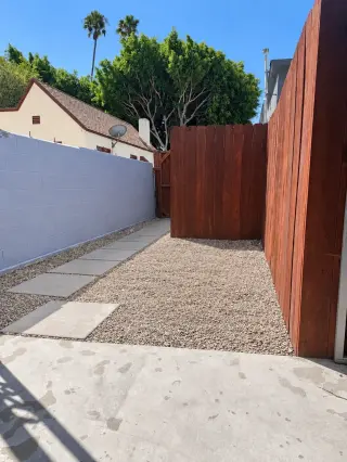 2 RECÁMARAS / 1 BAÑO – 1,100 FT² – PATIO CUBIERTO – $2,750
