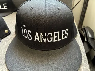 27 GORRAS SNAPBACK NUEVAS PERSONALIZADAS- LOTE COMPLETO