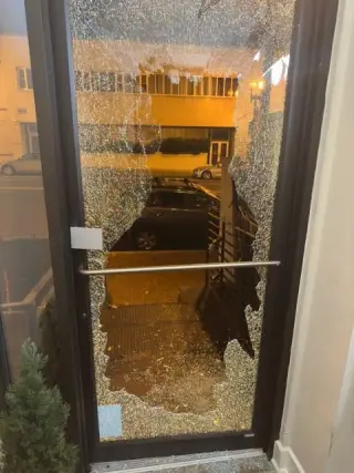 Glass doors/ Windows and Door's replacement/Ventanas y Puertas
