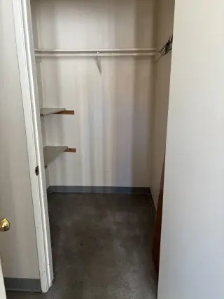 Cuarto de renta con bańo y clóset propio