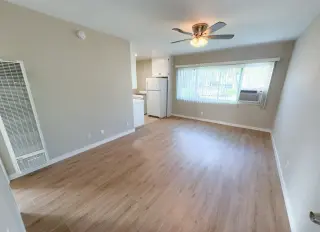 BUENA PARK CA Un dormitorio con estacionamiento