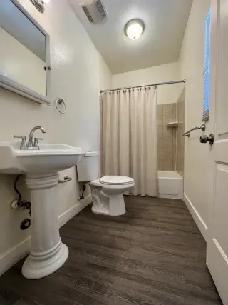 Apartamento de 2 Recámaras y 2 Baños en Renta Van Nuys 2 Bedroom Bath Apartment