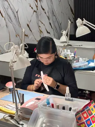 Curso de uñas acrilica disponible